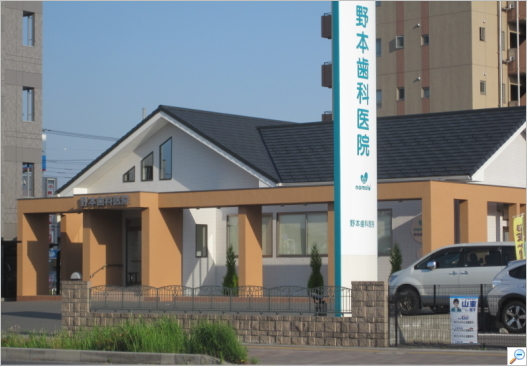 ③駐車場